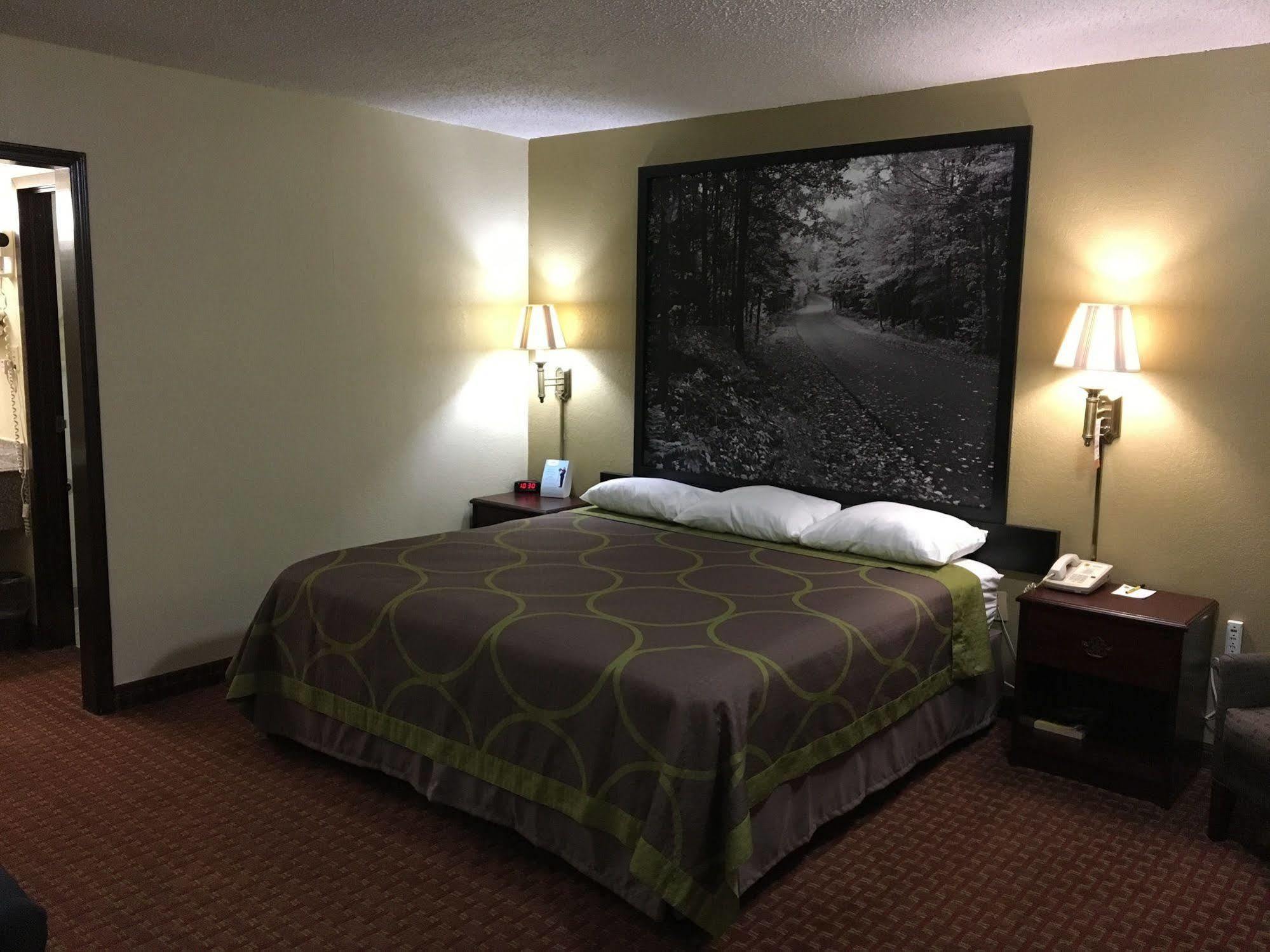 Hotel Super 8 By Wyndham Shawnee Exterior foto